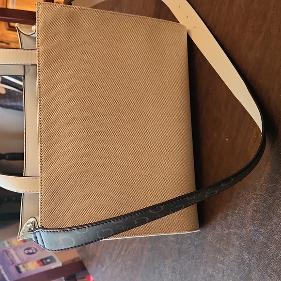 GUESS Handbag - Picture 4 of 5